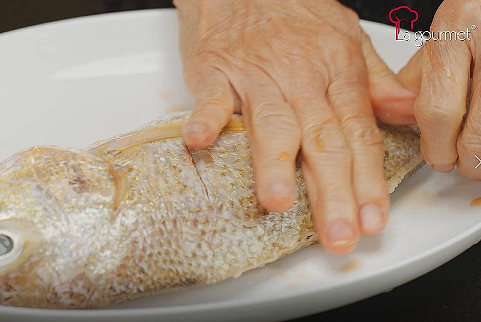 massage cooking wine onto the fish